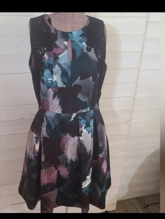 ANTONIO MELANI Dresses & Skirts - Antonio Melani Sleeveless Fit & Flare Edgy Gothic Floral Lace Midi Dress Size 6